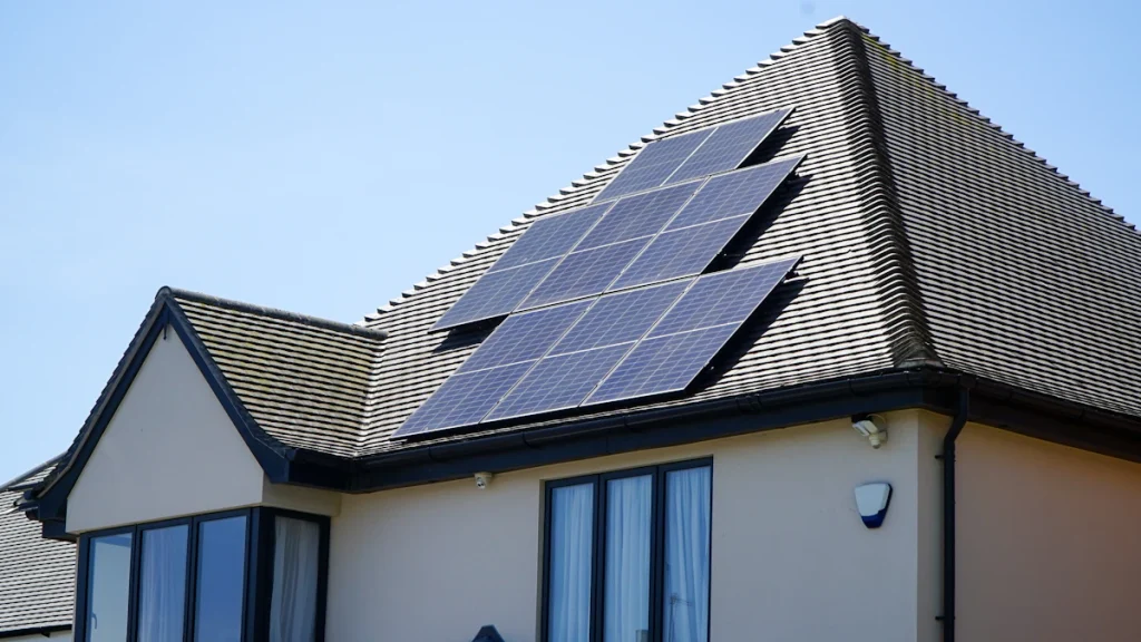 Maison équipée de panneaux solaires
